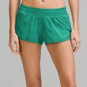 Lululemon Hotty Hot LR Short 2.5” *Lined in Kelly Green